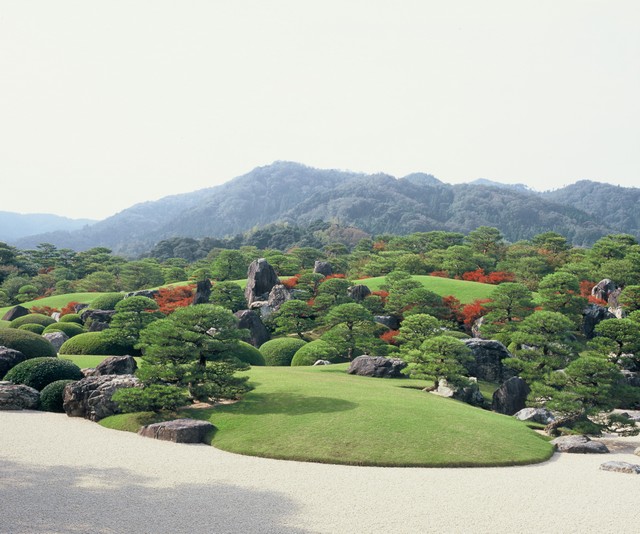 若非要選擇，從寿立庵茶室望出去的楓紅斑斕，是縈繞心頭的日式感動。