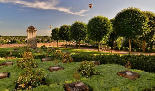 城堡以外的花園，延攬當時知名園藝大師設計，是羅亞爾河第一座文藝復興花園。© L. De Serres