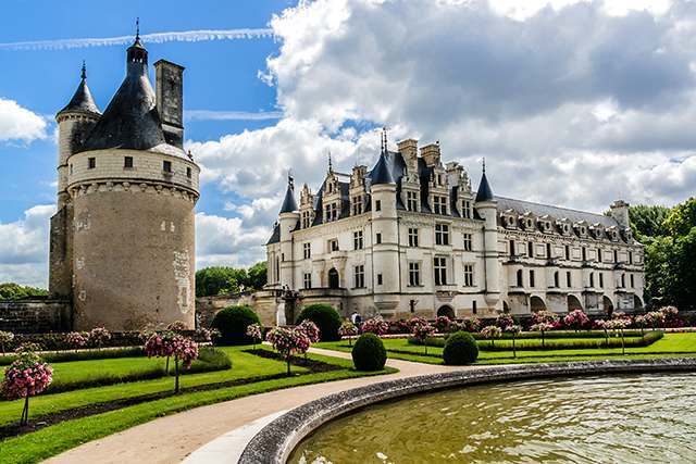 ▴ 除了楓丹白露城堡，香波爾堡也與法蘭索瓦一世淵源深厚，正值法國文藝復興鼎盛，建築可見其輝煌氣派。