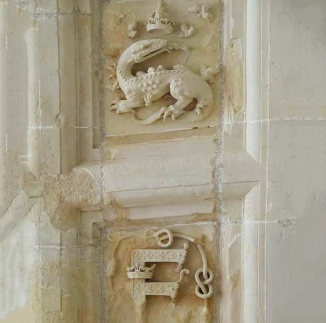 ▴蠑螈不怕火還能滅火，被法國人視為「助善除惡」的象徵，在香波爾城堡中化身正義使者。