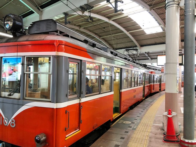 箱根 登山電車，又回到熟悉的箱根湯本啦。