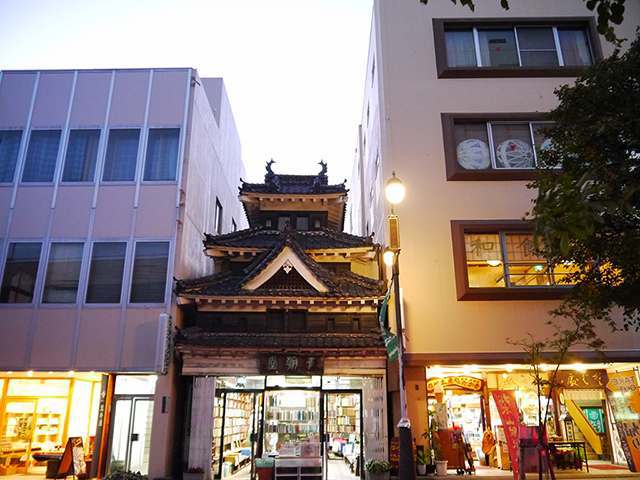 小松本城其實是書店。