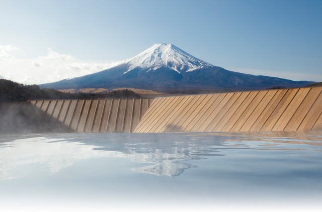 在頂級 旅宿 裡眺望 富士山