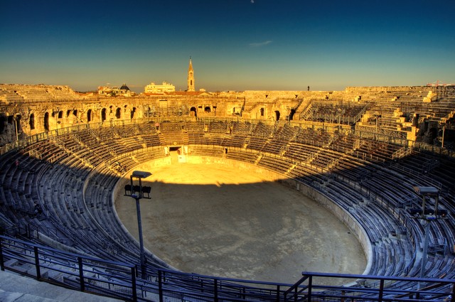 尼姆 最為著名的羅馬競技場，世上唯二。Flickr_Photo by Wolfgang Staudt