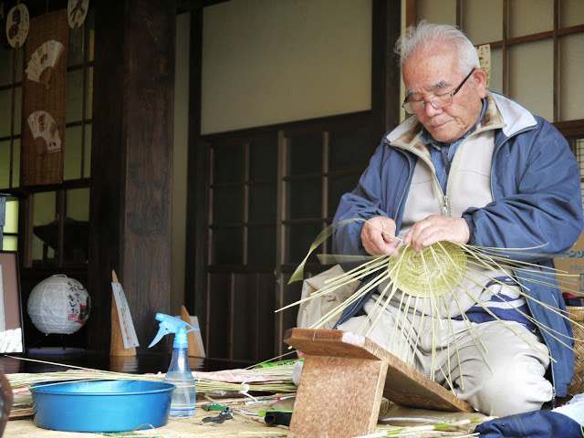 部分小屋提供手作體驗，也可看工匠編織屬於他們的故事。