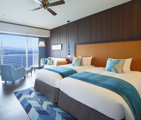 豪華房型「水色」藍白波紋，採用清新自然的地中海風格。※圖片由琵琶湖飯店提供