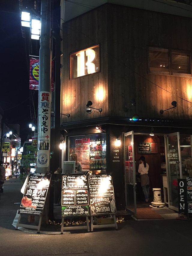 深夜下北澤，看到最多的除了古著店，就是居酒屋。